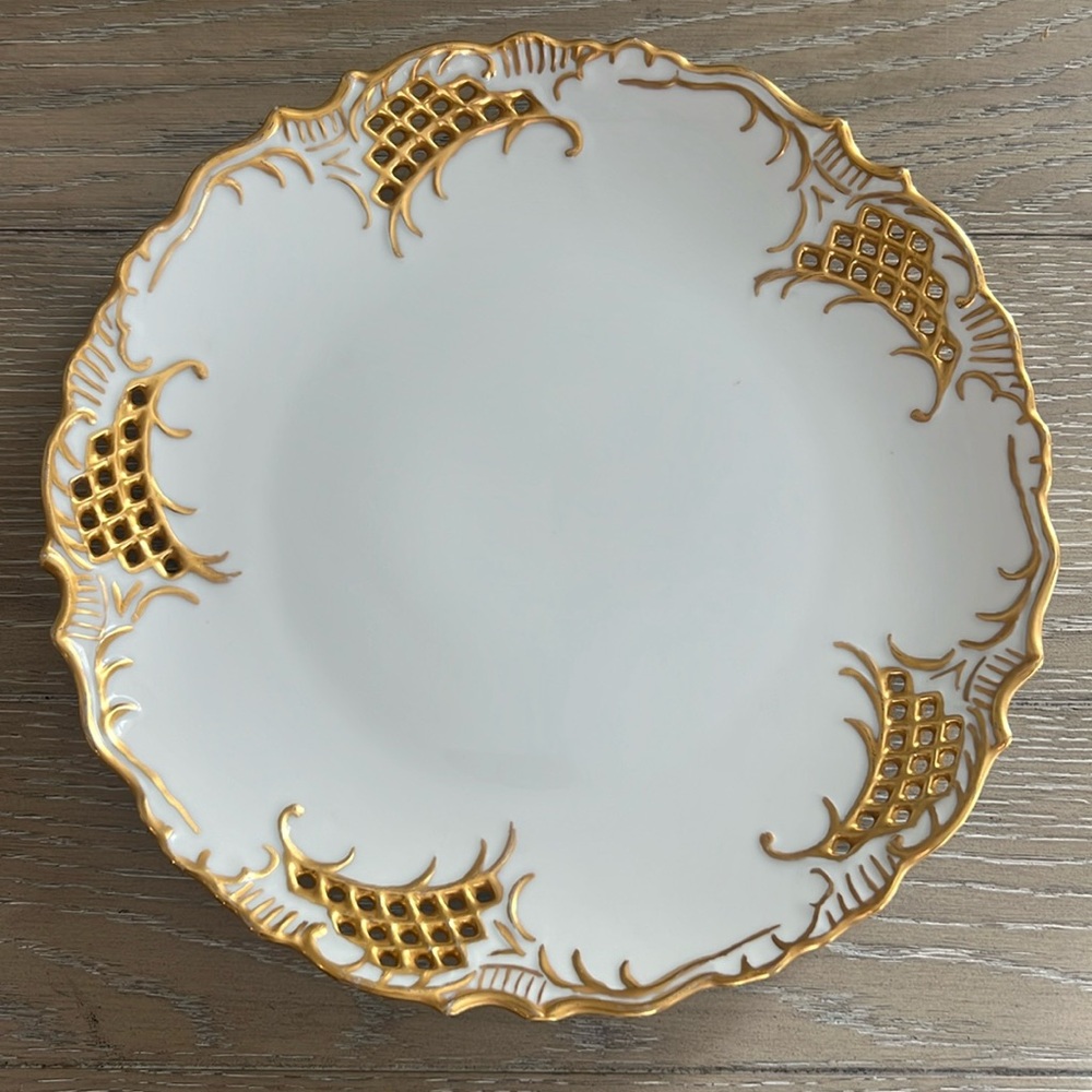 Beautiful serving plate with gold design